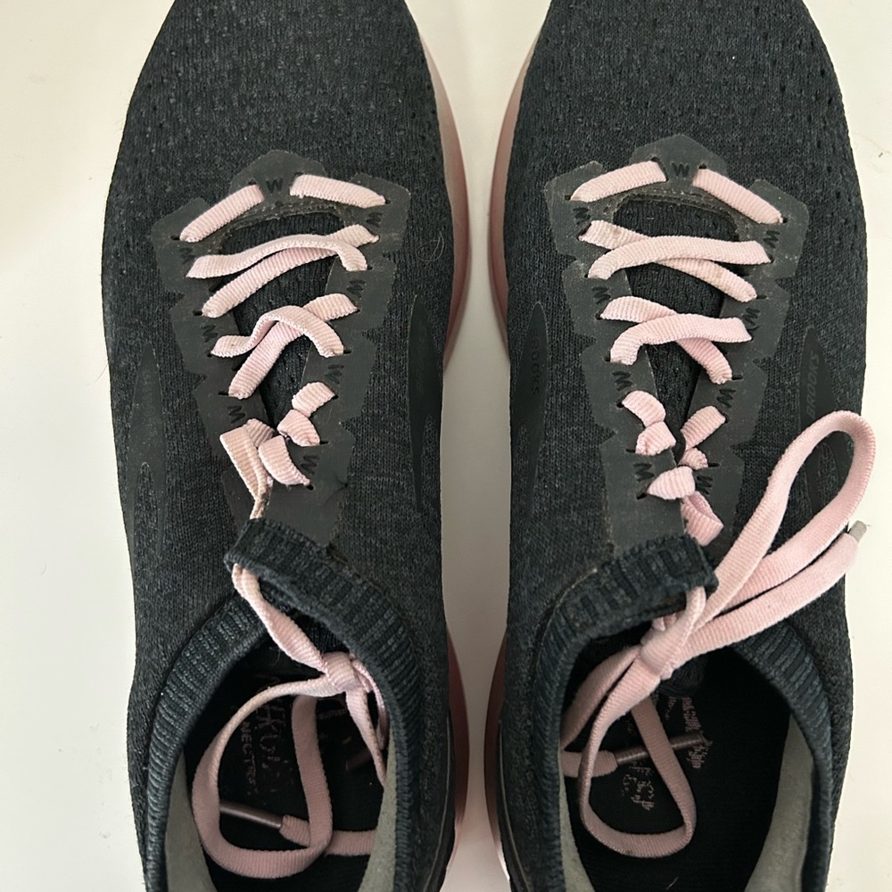 Brooks Women’s Levitate 2 Running Shoes in Limited Edition Pink/Black Size 10 - Picture 4 of 5